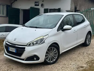 Usata Peugeot 208 Allure 82 CV (60 kW) 2017 Bianco Utilitaria