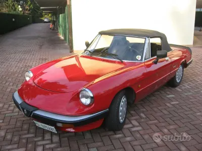 Usata Alfa Romeo Spider 106 CV (77 kW) 1990 Rosso Cabrio