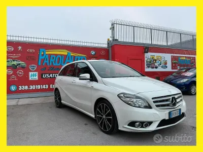 Usata Mercedes B180 Premium 122 CV (89 kW) 2013 Grigio Utilitaria