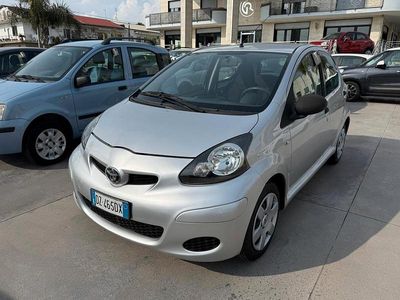 Usata Toyota Aygo 67 CV (49 kW) 2009 Argento Utilitaria