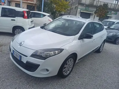 Usata Renault Mégane GrandTour 110 CV (80 kW) 2012 Bianco Station wagon
