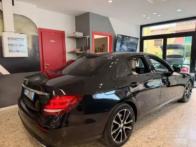 Usata Mercedes E220 264 CV (194 kW) 2018 Nero Berlina