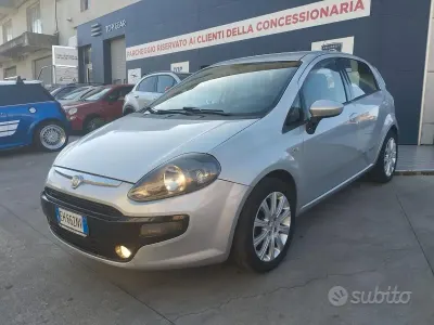 Usata Fiat Punto Active 69 CV (50 kW) 2011 Grigio Utilitaria
