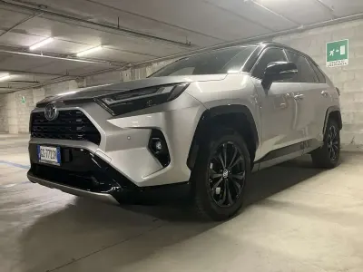 Begagnad Toyota RAV4 Hybrid Style 178 HK (130 kW) 2024 Silver SUV