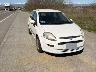 Usata Fiat Grande Punto 77 CV (56 kW) 2009 Bianco Utilitaria