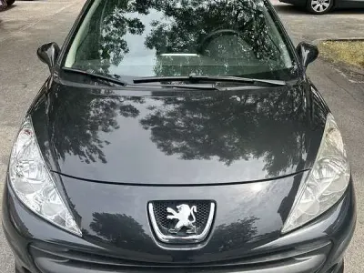 Gebraucht Peugeot 207 73 PS (53 kW) 2009 Schwarz Limousine