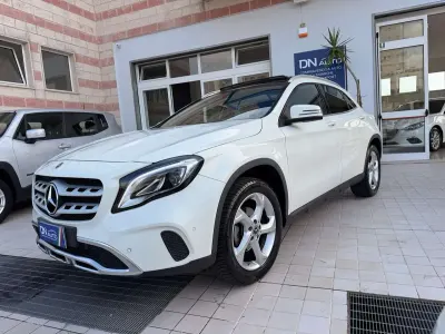 Usata Mercedes GLA180 109 CV (80 kW) 2017 Bianco SUV