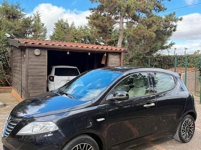 Usata Lancia Ypsilon 95 CV (69 kW) 2015 Nero Utilitaria