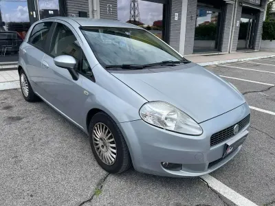 Usata Fiat Grande Punto Emotion 120 CV (88 kW) 2007 Blu/azzurro Utilitaria