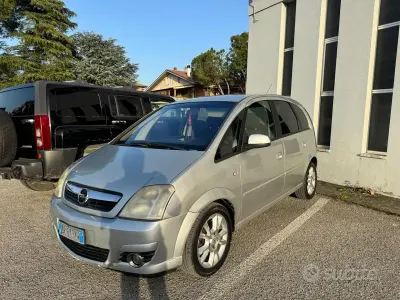 Usado Opel Meriva Cosmo 101 CV (74 kW) 2008 Gris Monovolumen