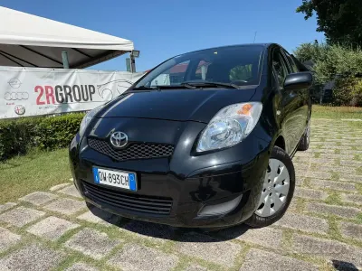 Usata Toyota Yaris 90 CV (66 kW) 2009 Nero Utilitaria