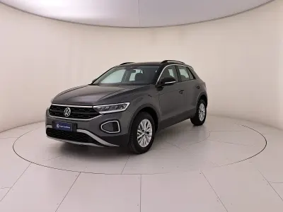 Usata VW T-Roc Life 116 CV (85 kW) 2025 Indium grey metallizzato nero SUV