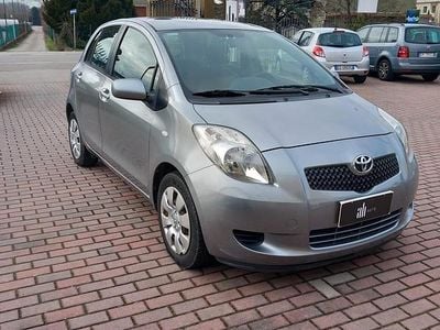 Usata Toyota Yaris 69 CV (50 kW) 2006 Grigio Berlina