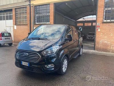 Usata Ford Tourneo Titanium 131 CV (96 kW) 2018 Nero Monovolume