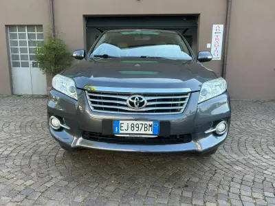 Usata Toyota RAV4 158 CV (116 kW) 2011 Grigio SUV
