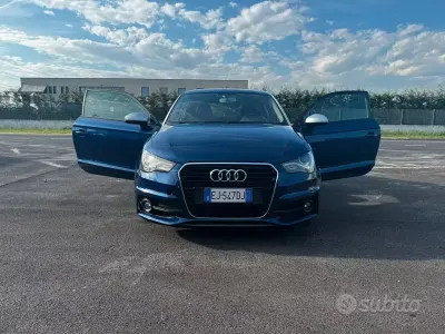 Usata Audi A1 105 CV (77 kW) 2011 Bluazzurro Utilitaria