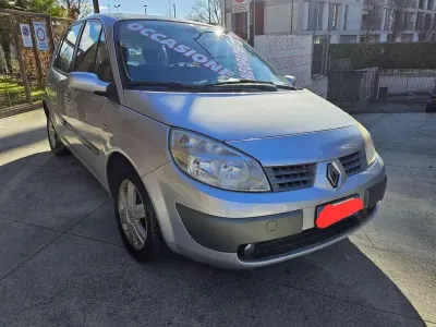 Usata Renault Scénic II Luxe 111 CV (81 kW) 2006 Argento Monovolume