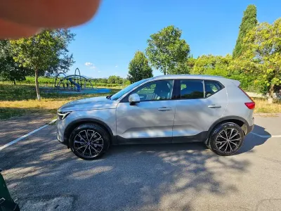 Usata Volvo XC40 Core 197 CV (144 kW) 2023 Argento SUV