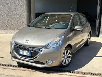 Usata Peugeot 208 Active 82 CV (60 kW) 2014 Giallo Utilitaria