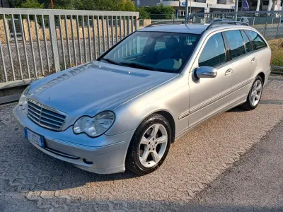 Usata Mercedes C220 150 CV (110 kW) 2005 Argento Station wagon