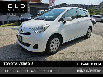 Usata Toyota Verso-S Active 99 CV (72 kW) 2013 Bianco Monovolume