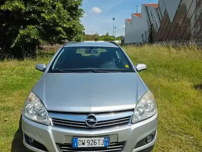 Usata Opel Astra 110 CV (80 kW) 2009 Grigio Station wagon