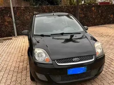 Usata Ford Fiesta 75 CV (55 kW) 2007 Nero Utilitaria