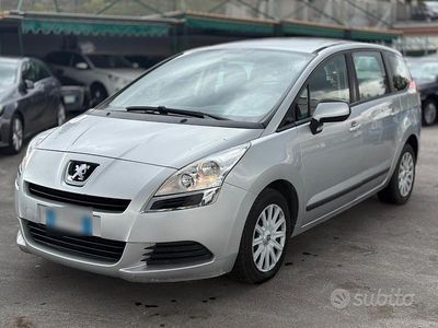 Usata Peugeot 5008 Family 112 CV (82 kW) 2011 Grigio Monovolume