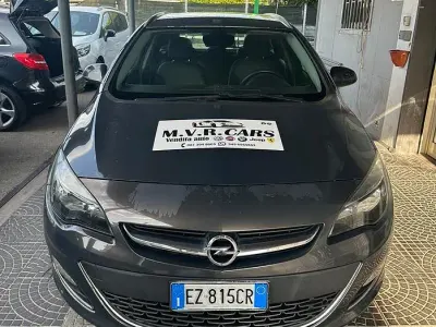 Usata Opel Astra Cosmo 110 CV (80 kW) 2015 Marrone Station wagon