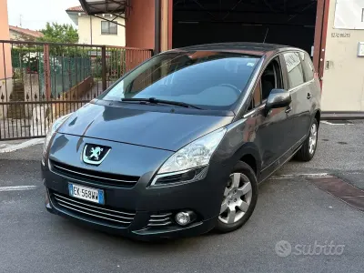 Usata Peugeot 5008 Active 150 CV (110 kW) 2012 Grigio Monovolume