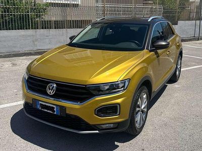 Usata VW T-Roc Style 116 CV (85 kW) 2019 Oro SUV