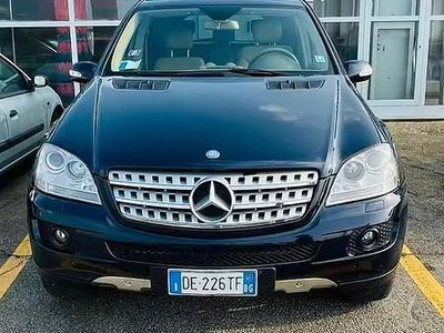 Usata Mercedes ML320 218 CV (160 kW) 2007 Blu SUV