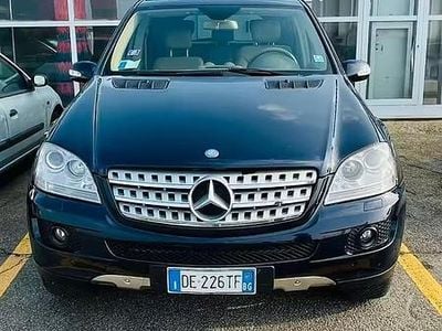 Begagnad Mercedes ML320 224 HK (164 kW) 2007 Blå SUV