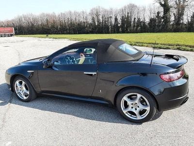 Begagnad Alfa Romeo Spider 200 HK (147 kW) 2007 Svart Cab