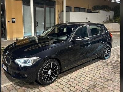 Usata BMW 118 140 CV (102 kW) 2013 Nero Utilitaria