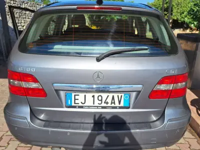 Usata Mercedes B180 Executive 109 CV (80 kW) 2011 Grigio Utilitaria