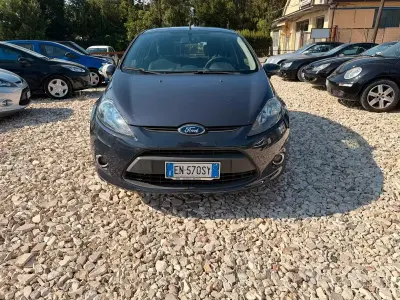 Usata Ford Fiesta Titanium 70 CV (51 kW) 2012 Viola Berlina