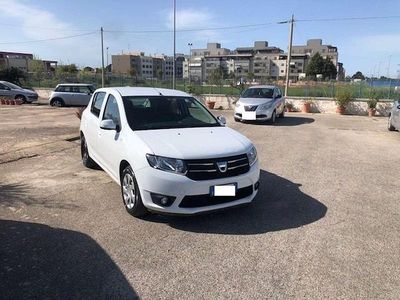Usata Dacia Sandero Lauréate 75 CV (55 kW) 2014 Bianco Berlina