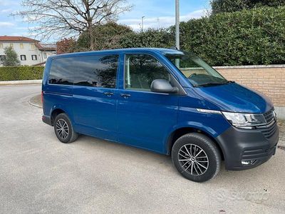 Usata VW Caravelle 150 CV (110 kW) 2020 Blu Furgone