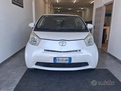 Usata Toyota iQ Sol 68 CV (50 kW) 2010 Bianco Utilitaria
