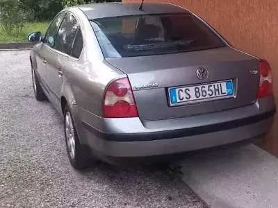 Usata VW Passat 130 CV (95 kW) 2004 Grigio Berlina
