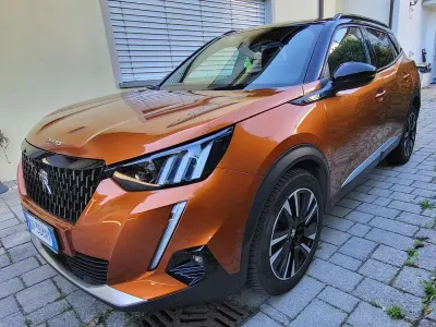 Usata Peugeot 2008 GT 131 CV (96 kW) 2021 Arancione SUV