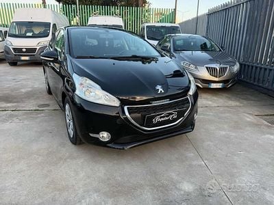 Usata Peugeot 208 Allure 68 CV (50 kW) 2015 Nero Utilitaria