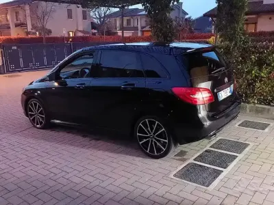 Usata Mercedes B220 175 CV (128 kW) 2018 Nero Monovolume