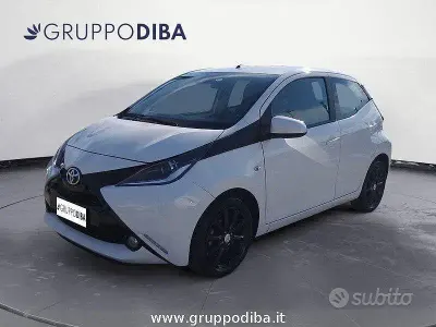 Usata Toyota Aygo X-play 69 CV (50 kW) 2017 Bronzo Utilitaria
