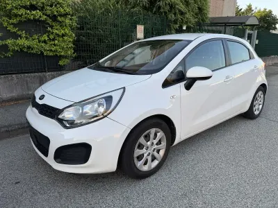 Usata Kia Rio Active 86 CV (63 kW) 2014 Bianco Berlina