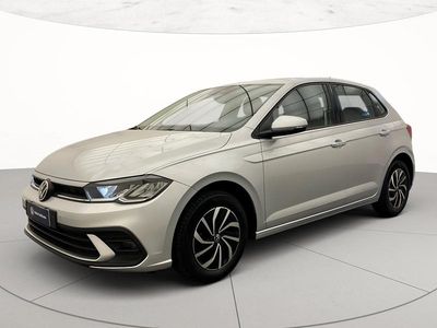 Usata VW Polo Life 95 CV (69 kW) 2023 Reflex silver metallizzato Utilitaria