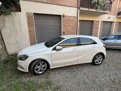 Usata Mercedes A180 109 CV (80 kW) 2016 Bianco Utilitaria