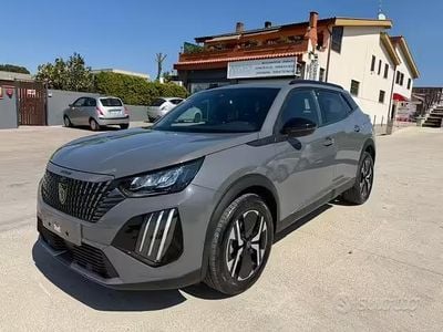 Usata Peugeot 2008 Allure 102 CV (75 kW) 2025 Grigio SUV