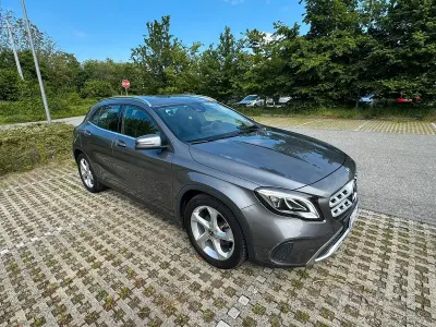 Usata Mercedes GLA180 122 CV (89 kW) 2020 Grigio SUV